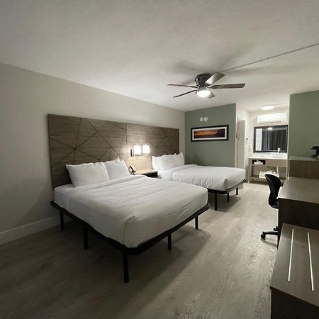 Quality Inn & Suites Airport-Cruise Port הוליווד מראה חיצוני תמונה