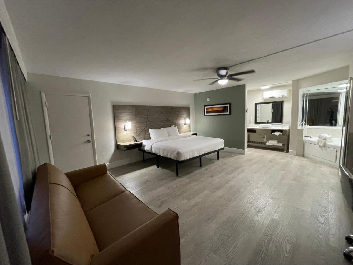 Quality Inn & Suites Airport-Cruise Port הוליווד מראה חיצוני תמונה