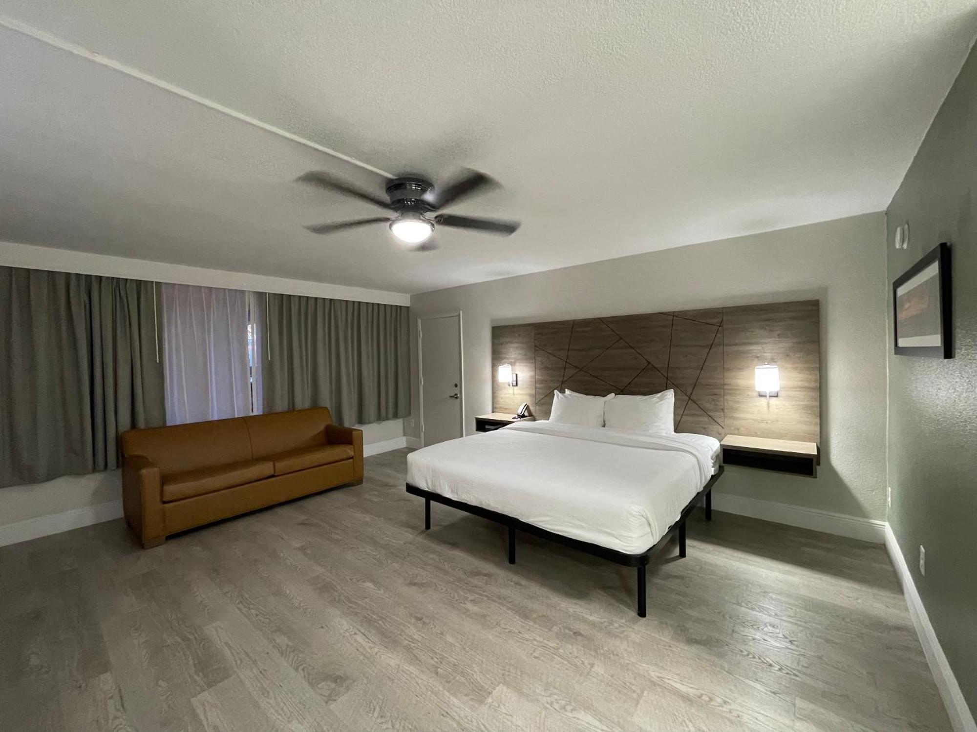 Quality Inn & Suites Airport-Cruise Port הוליווד מראה חיצוני תמונה