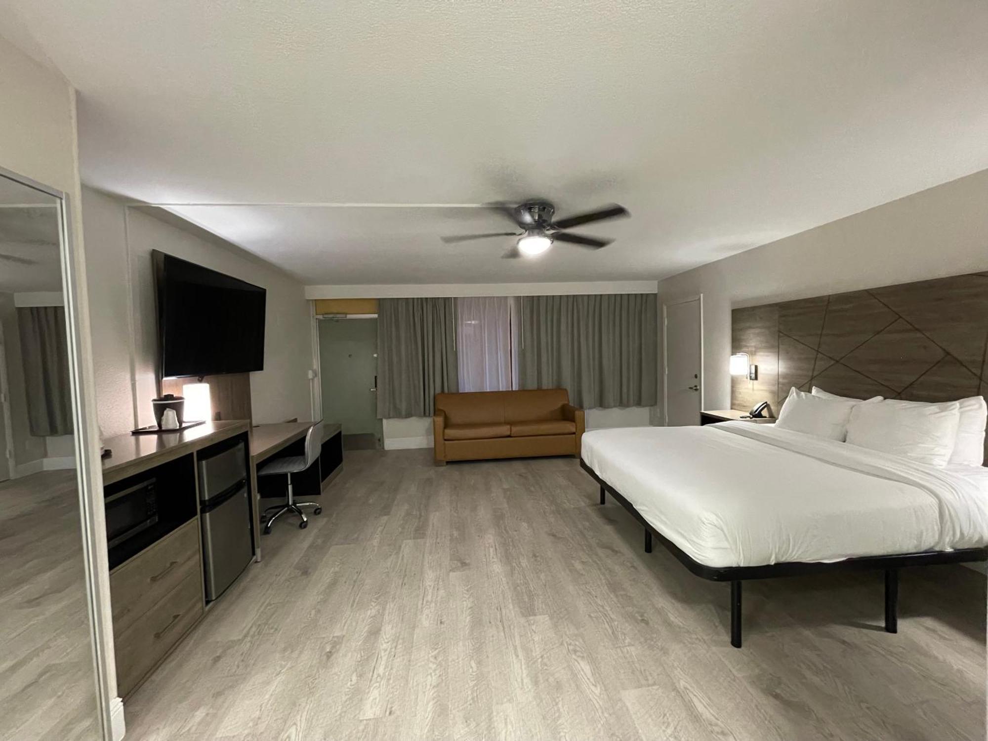 Quality Inn & Suites Airport-Cruise Port הוליווד מראה חיצוני תמונה