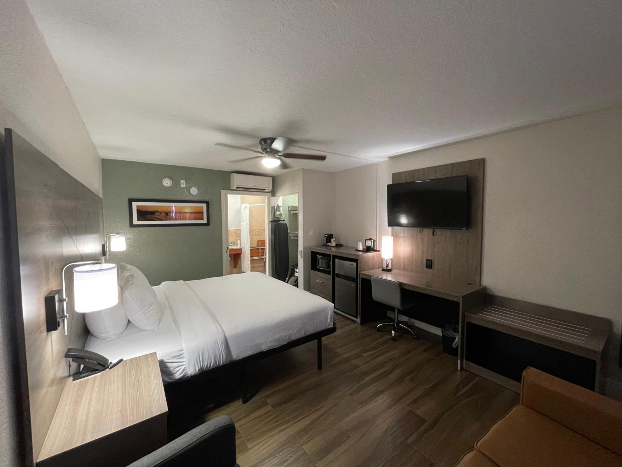 Quality Inn & Suites Airport-Cruise Port הוליווד מראה חיצוני תמונה