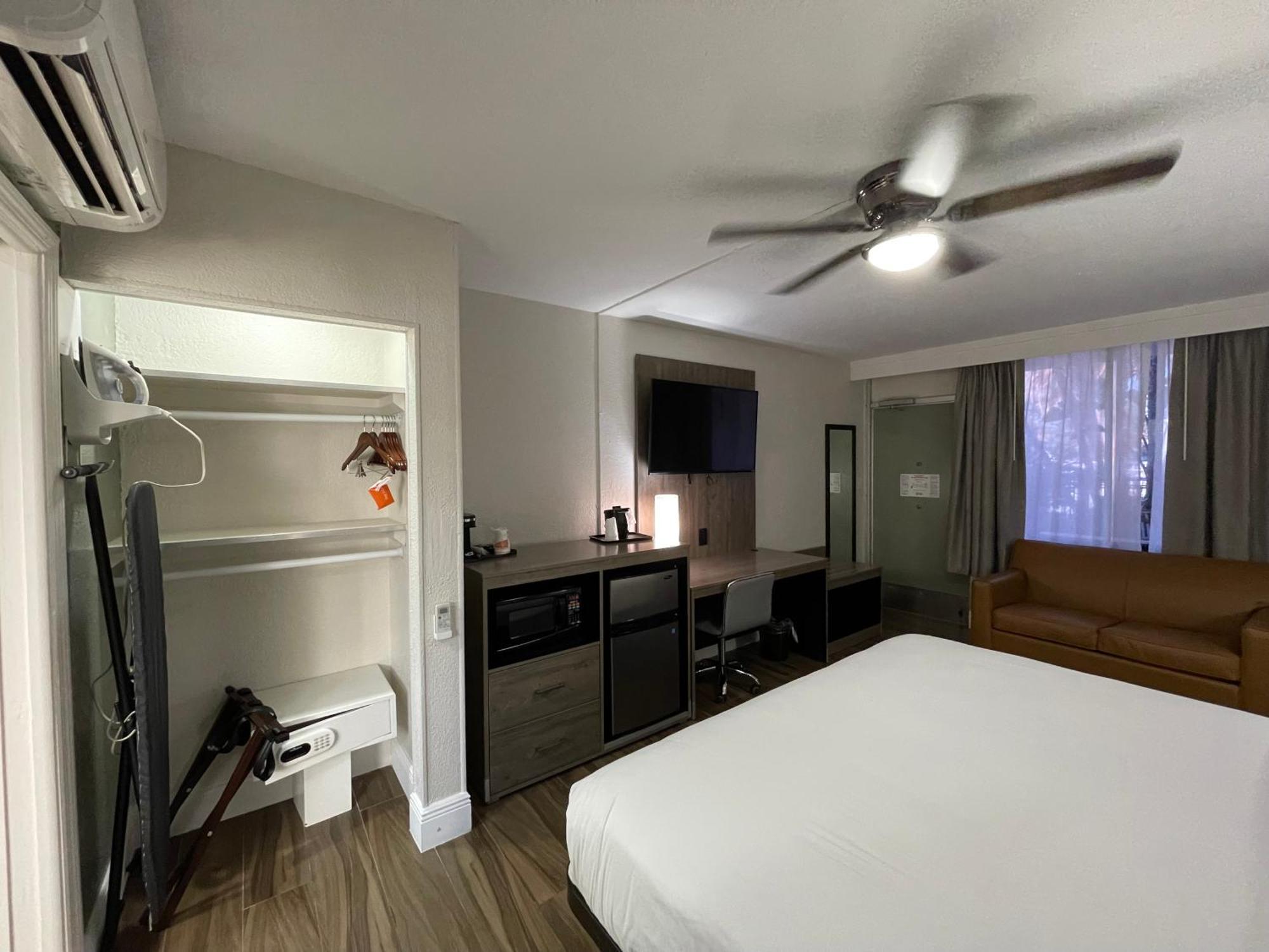 Quality Inn & Suites Airport-Cruise Port הוליווד מראה חיצוני תמונה