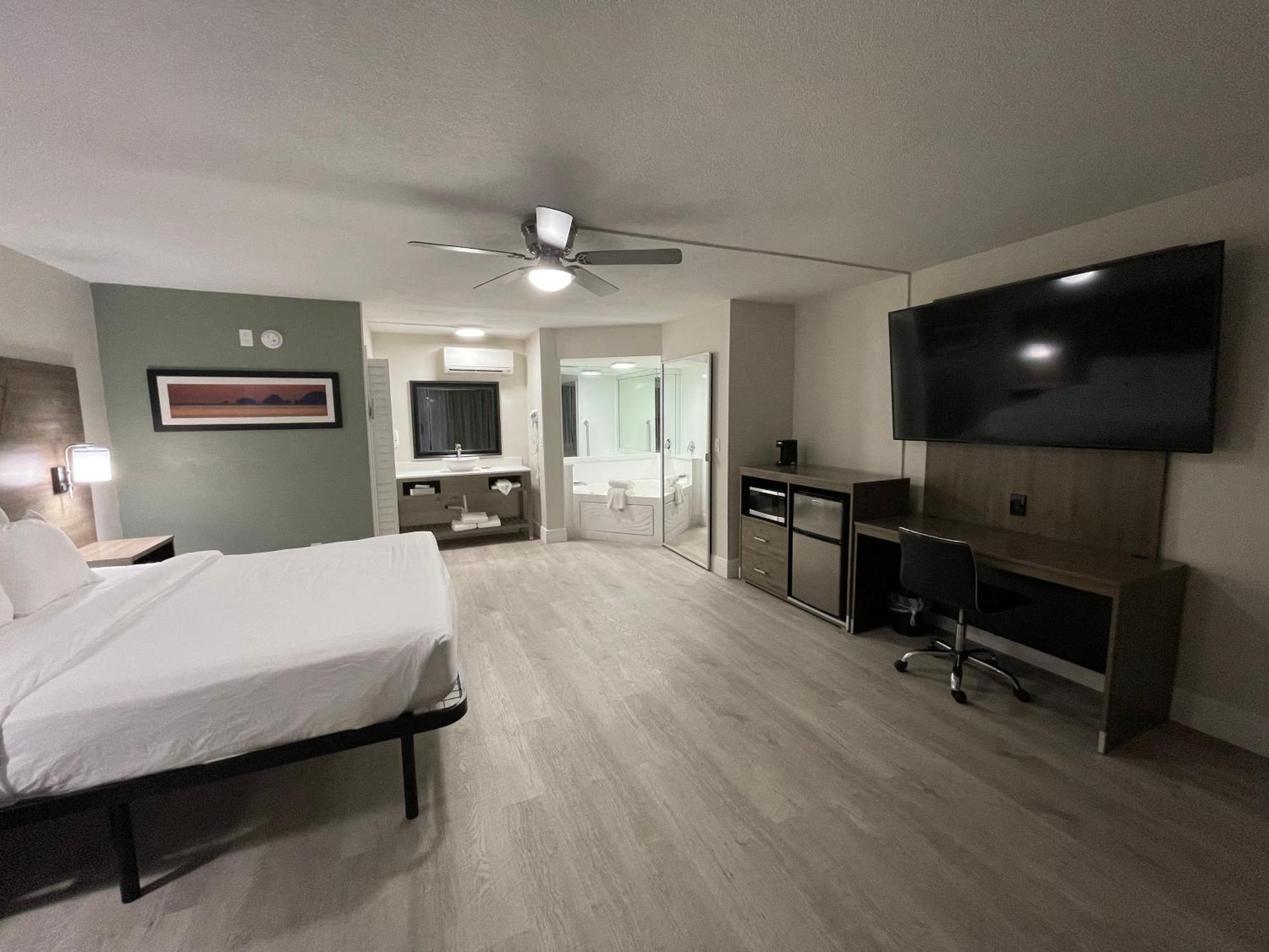 Quality Inn & Suites Airport-Cruise Port הוליווד מראה חיצוני תמונה