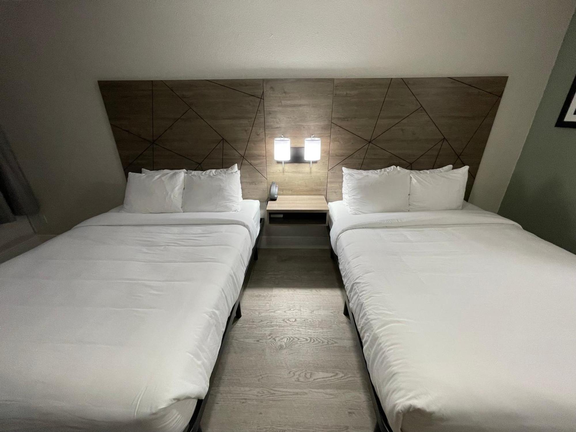 Quality Inn & Suites Airport-Cruise Port הוליווד מראה חיצוני תמונה