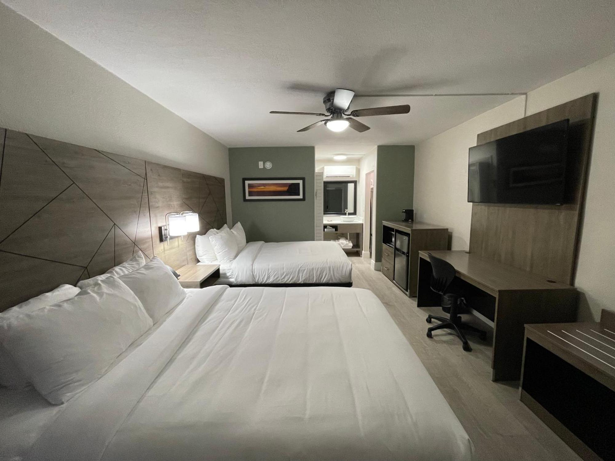 Quality Inn & Suites Airport-Cruise Port הוליווד מראה חיצוני תמונה