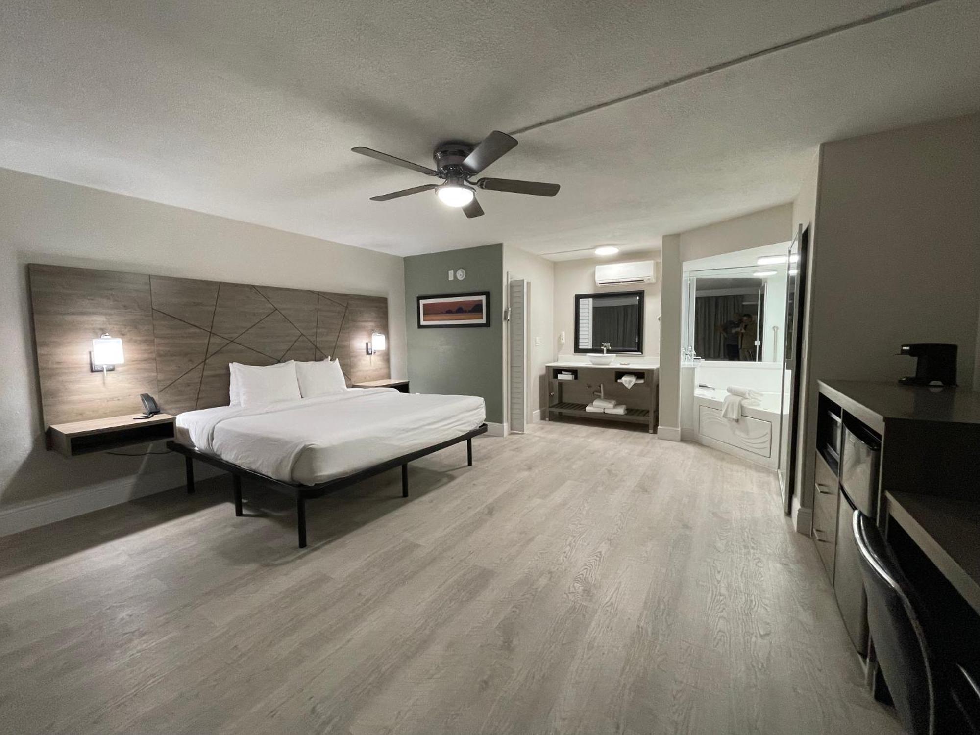 Quality Inn & Suites Airport-Cruise Port הוליווד מראה חיצוני תמונה