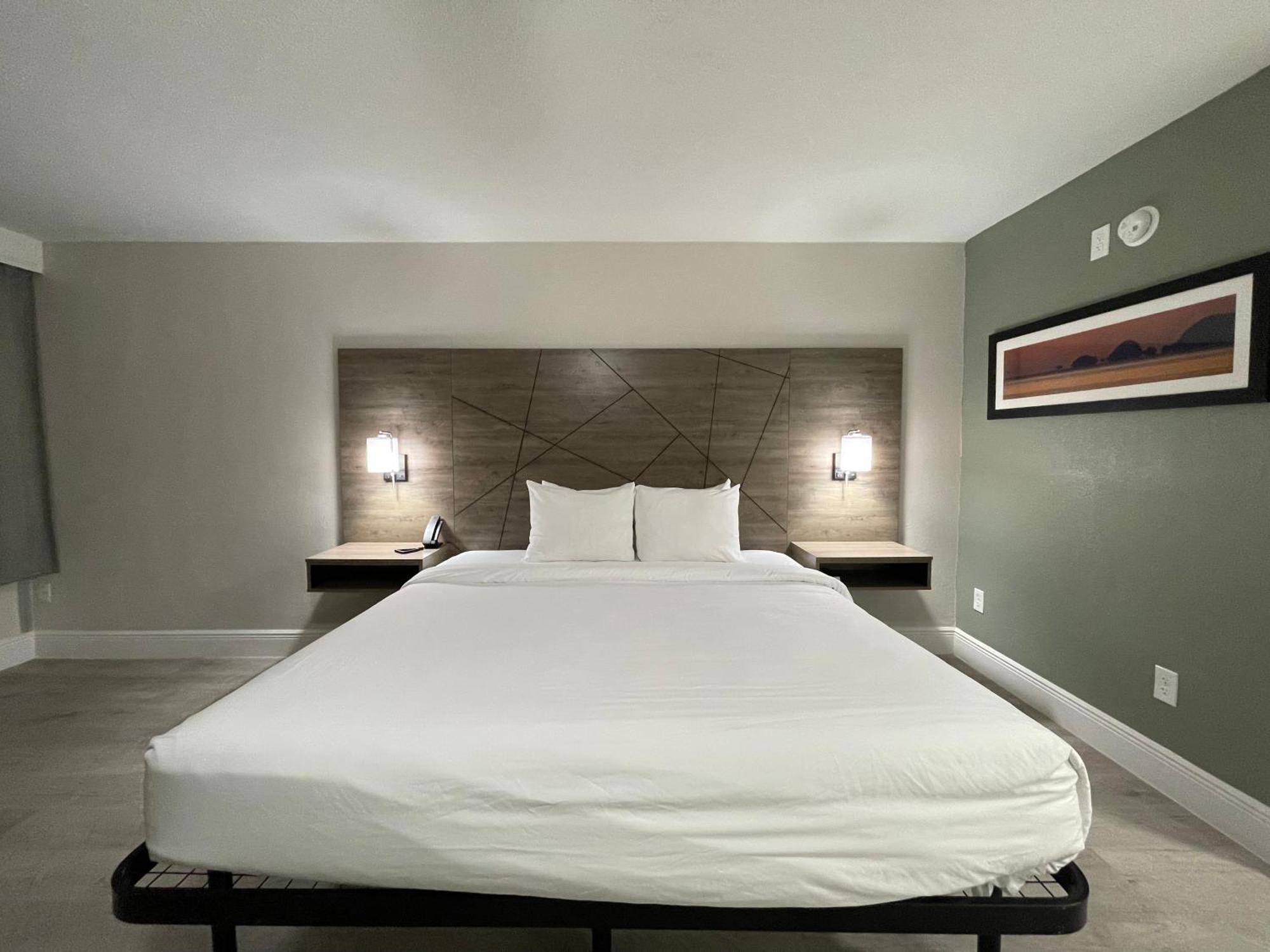 Quality Inn & Suites Airport-Cruise Port הוליווד מראה חיצוני תמונה
