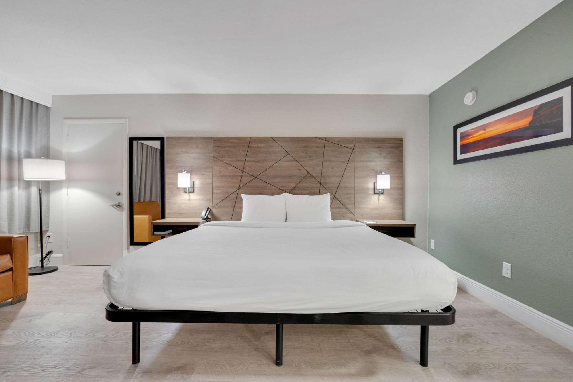 Quality Inn & Suites Airport-Cruise Port הוליווד מראה חיצוני תמונה
