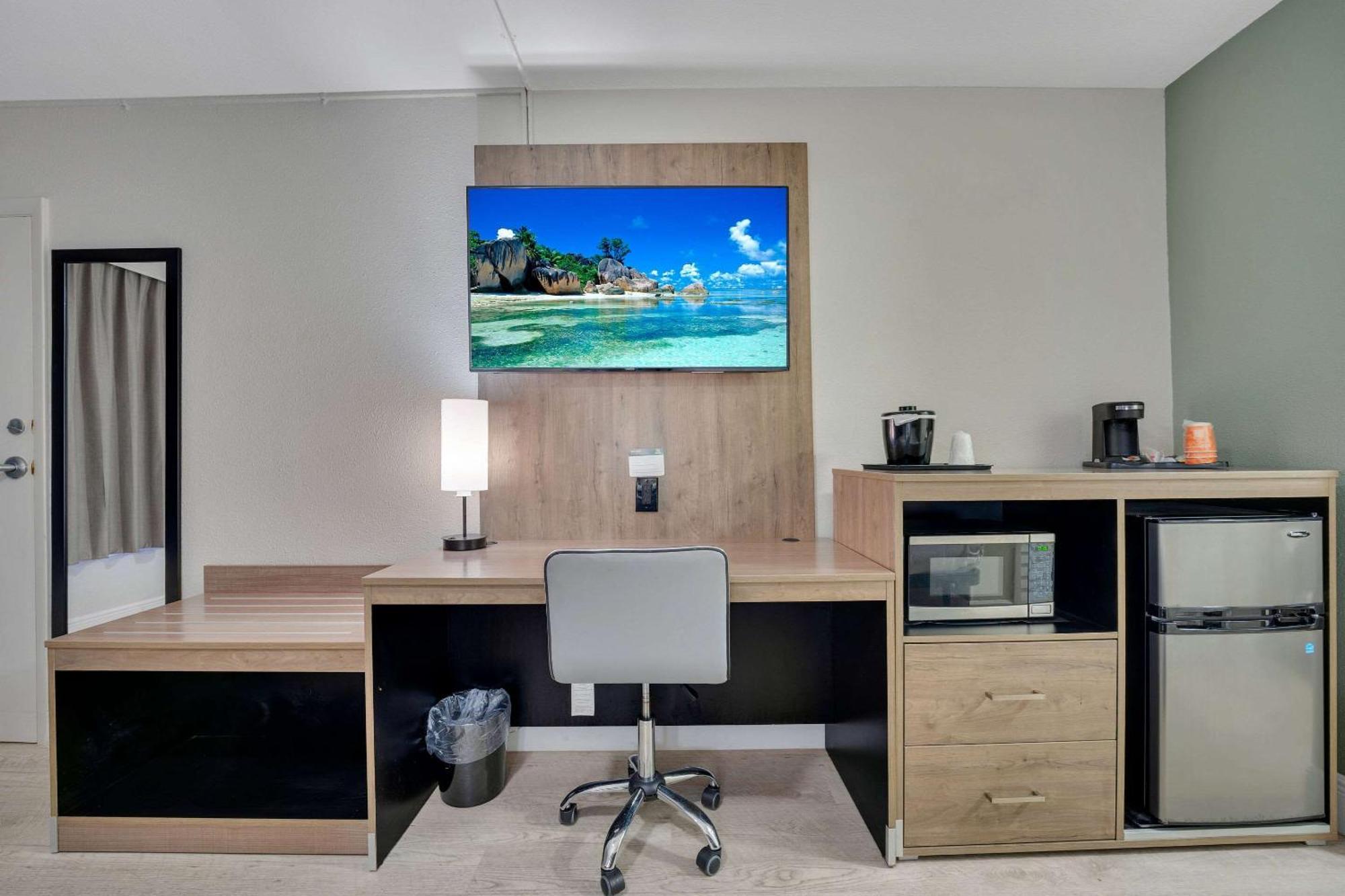 Quality Inn & Suites Airport-Cruise Port הוליווד מראה חיצוני תמונה