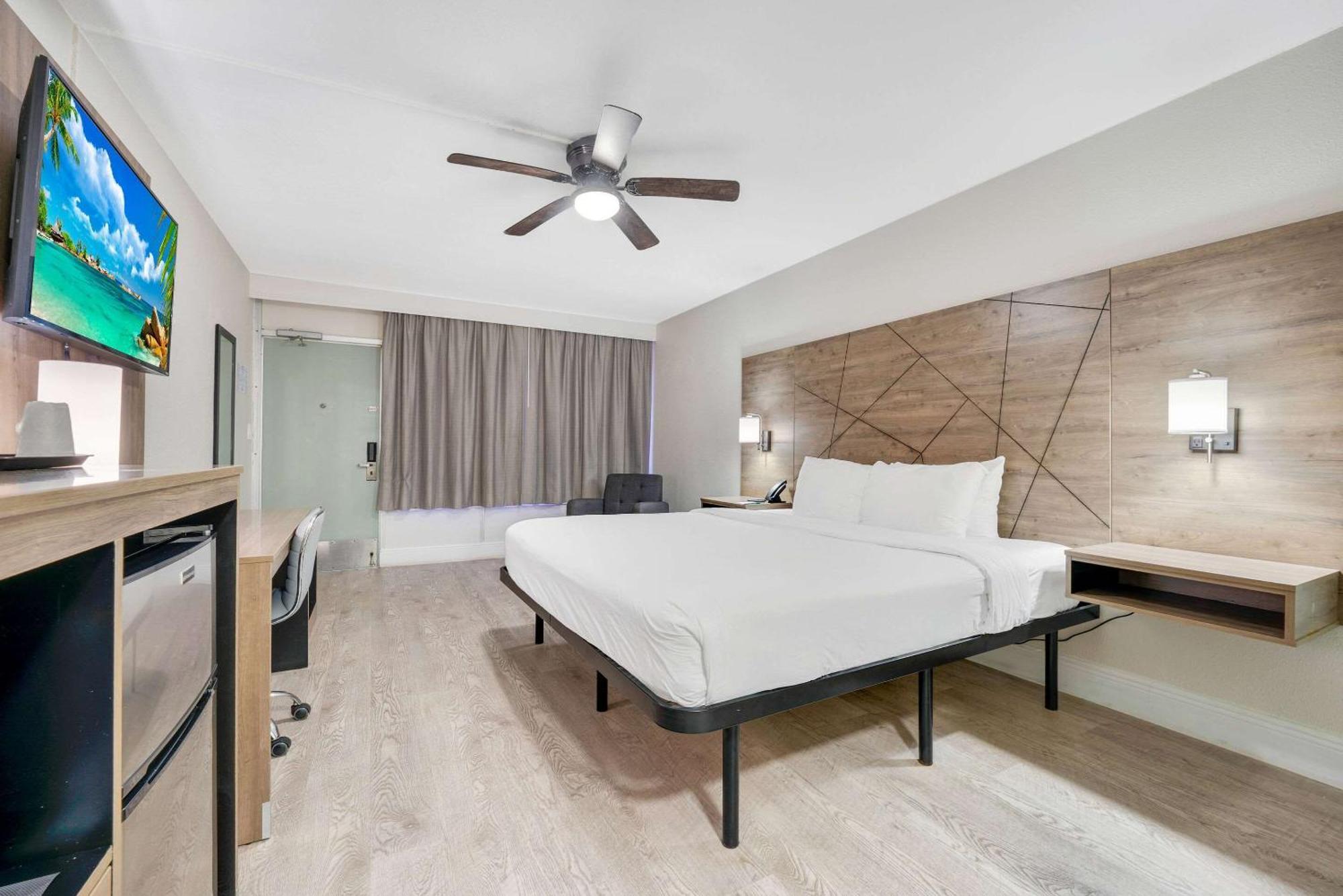 Quality Inn & Suites Airport-Cruise Port הוליווד מראה חיצוני תמונה