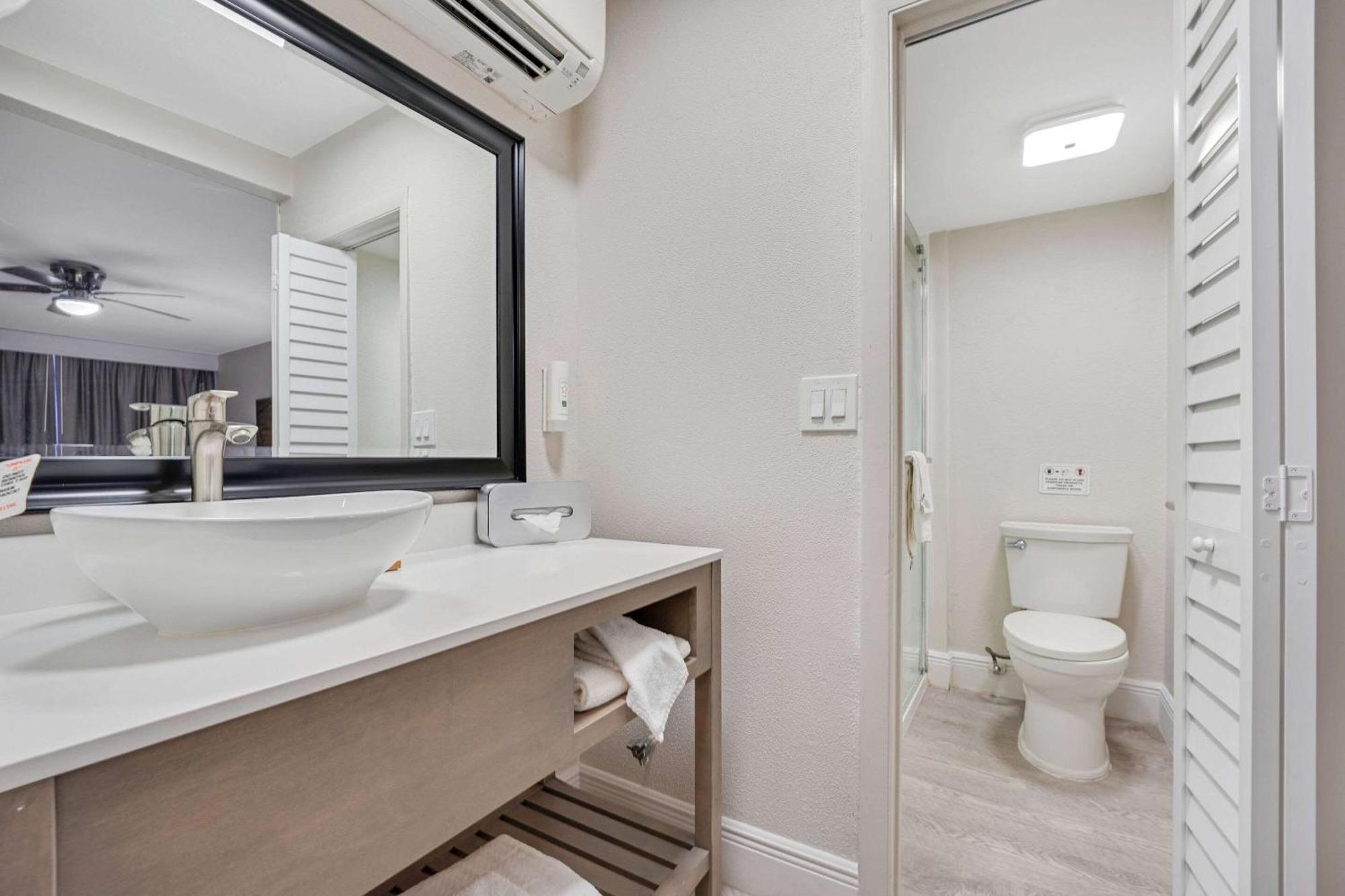 Quality Inn & Suites Airport-Cruise Port הוליווד מראה חיצוני תמונה