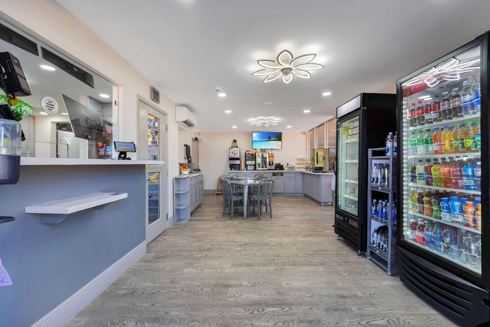 Quality Inn & Suites Airport-Cruise Port הוליווד מראה חיצוני תמונה