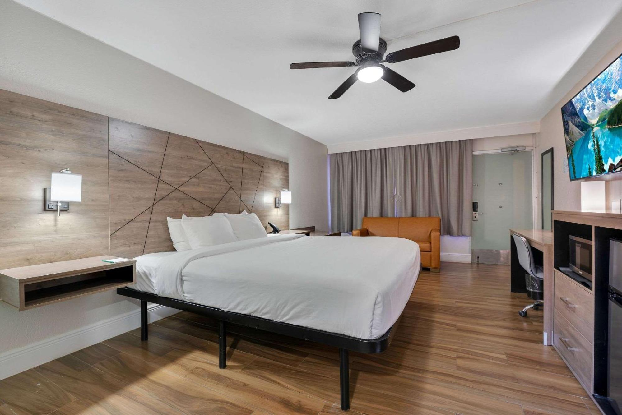 Quality Inn & Suites Airport-Cruise Port הוליווד מראה חיצוני תמונה