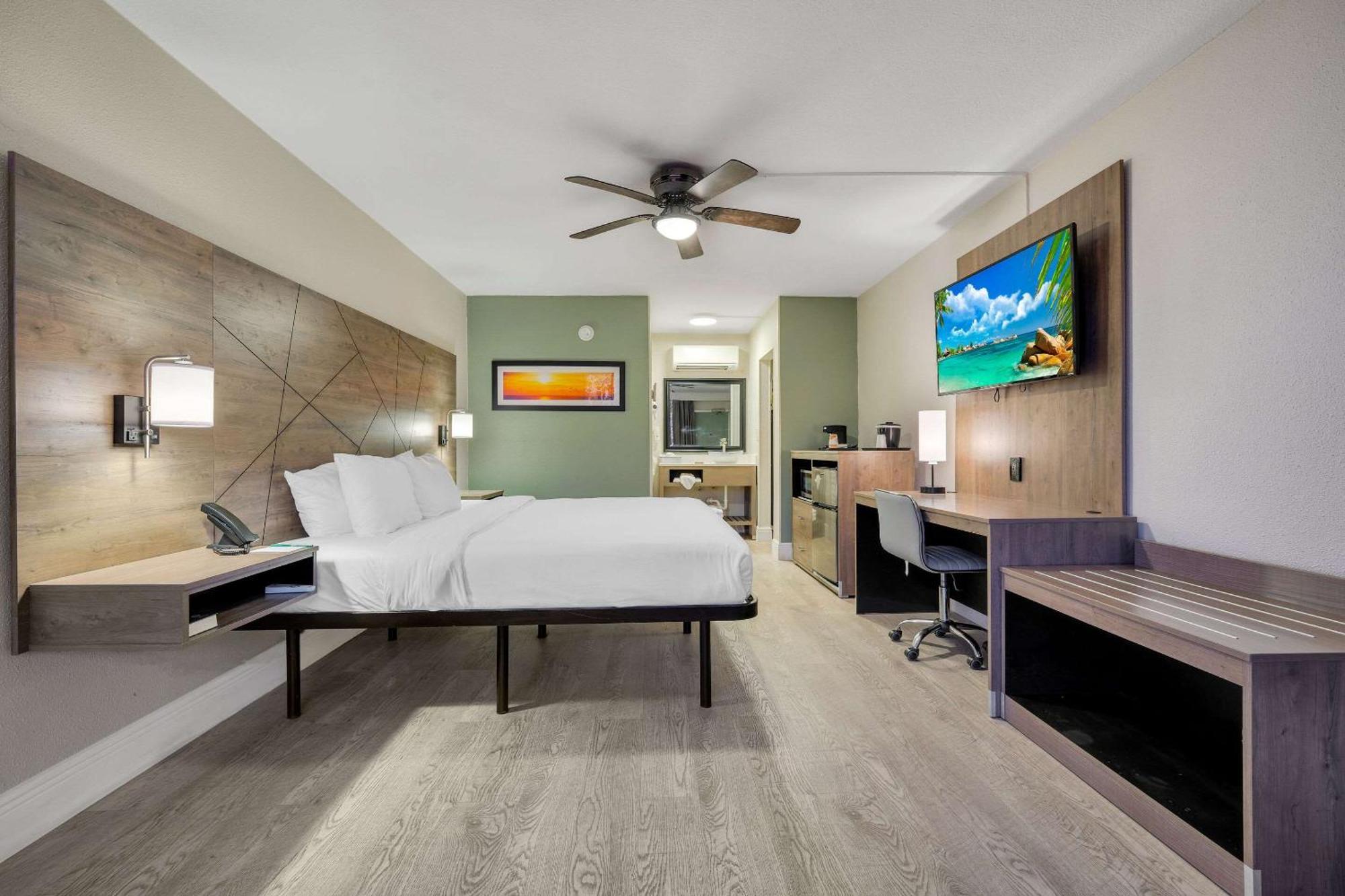 Quality Inn & Suites Airport-Cruise Port הוליווד מראה חיצוני תמונה